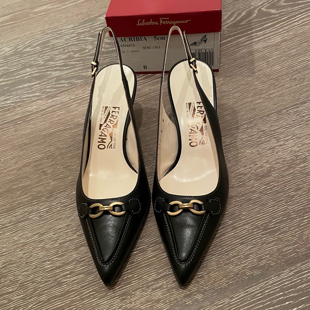 Salvatore Ferragamo Slingback Pumps in Black Leather Acribia